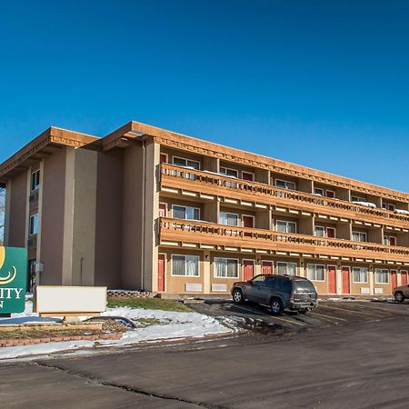 Quality Inn East Dubuque Экстерьер фото