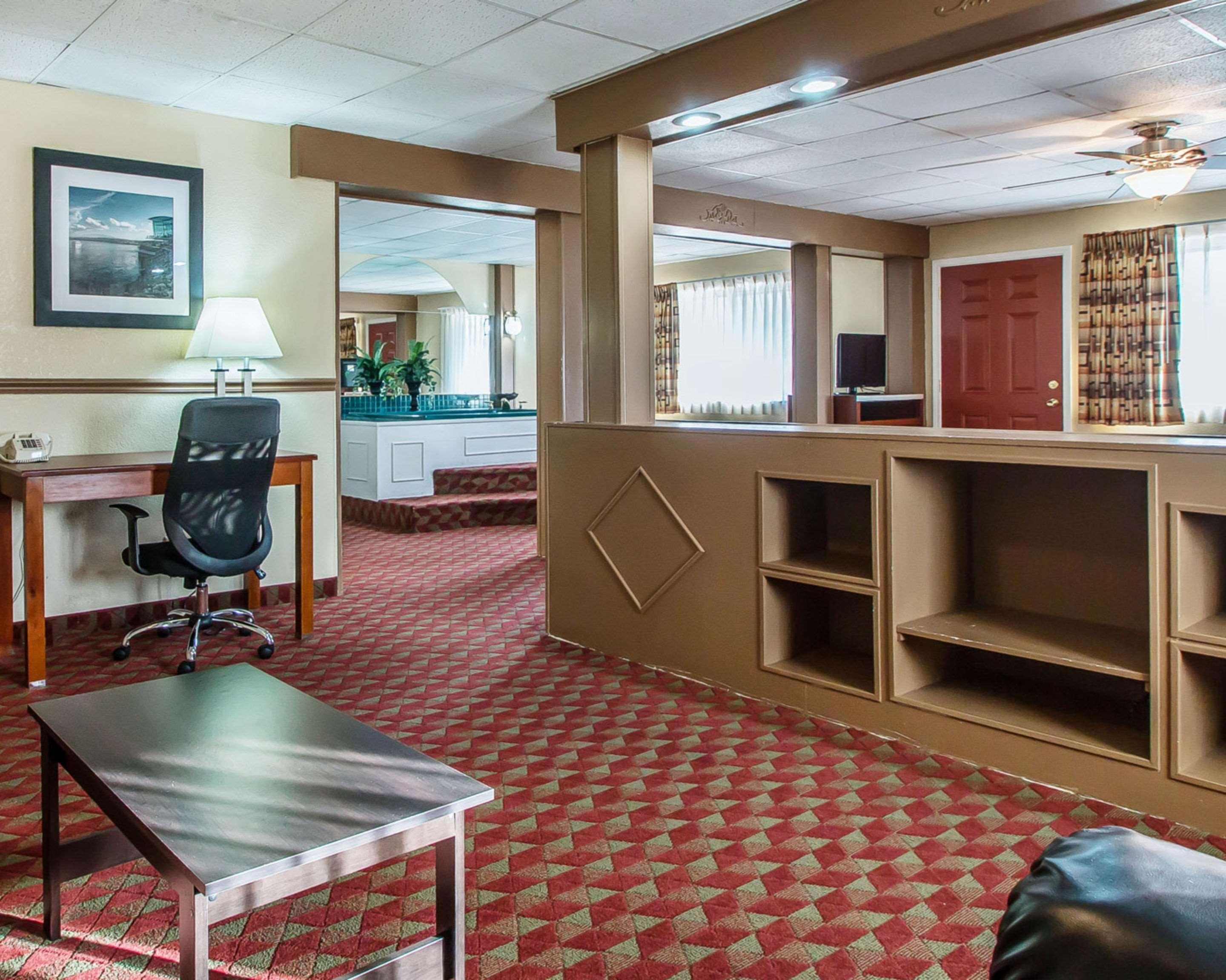 Quality Inn East Dubuque Экстерьер фото