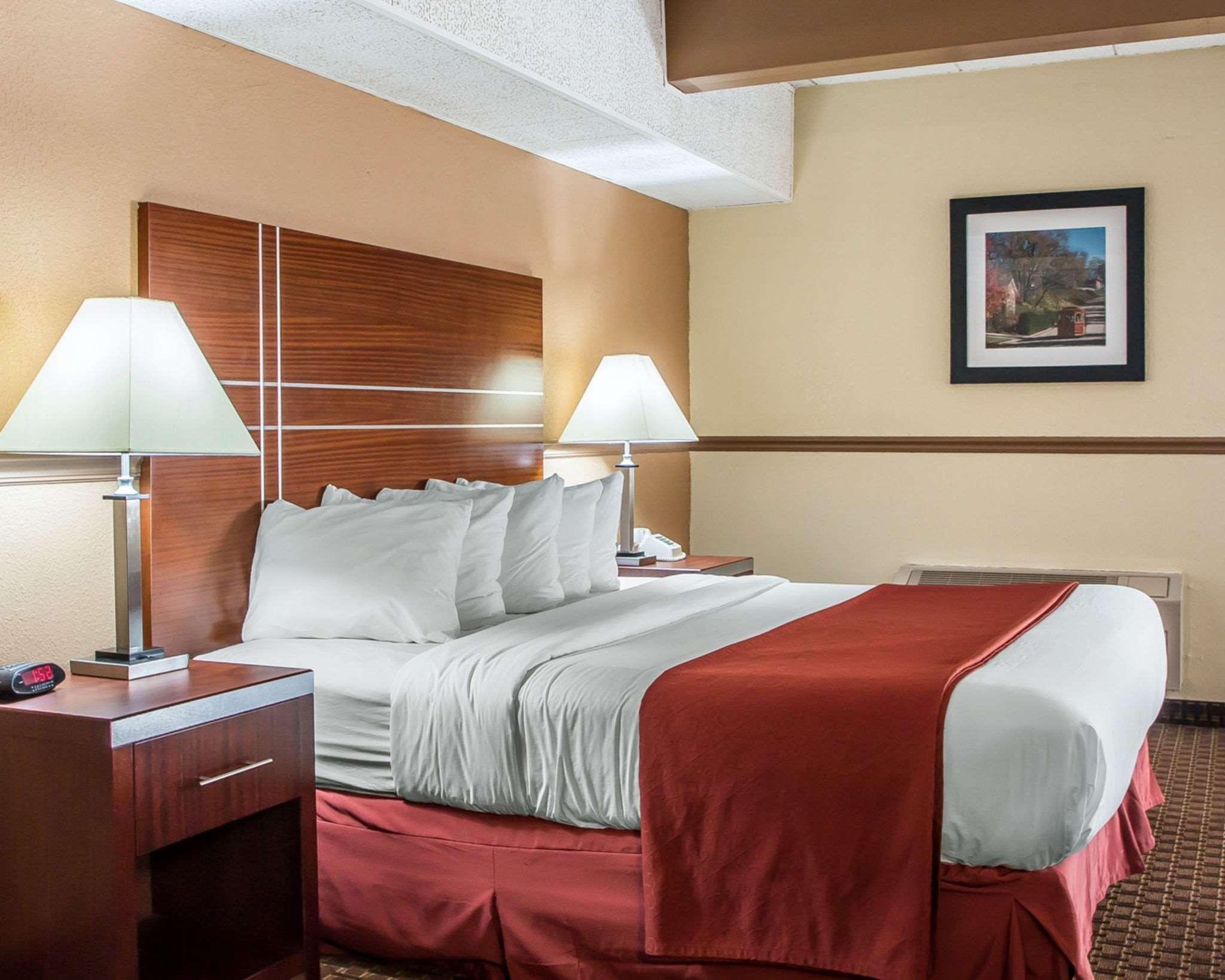 Quality Inn East Dubuque Экстерьер фото