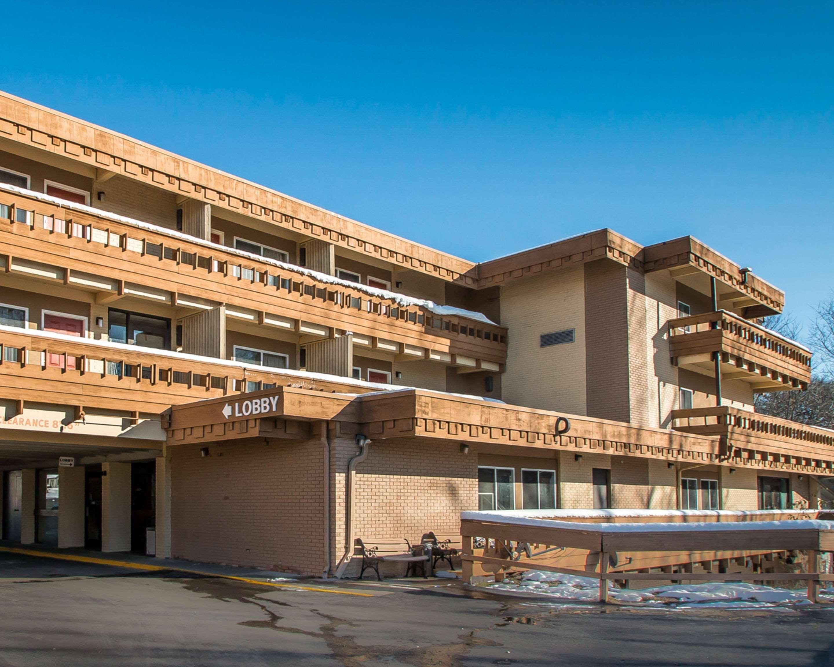 Quality Inn East Dubuque Экстерьер фото