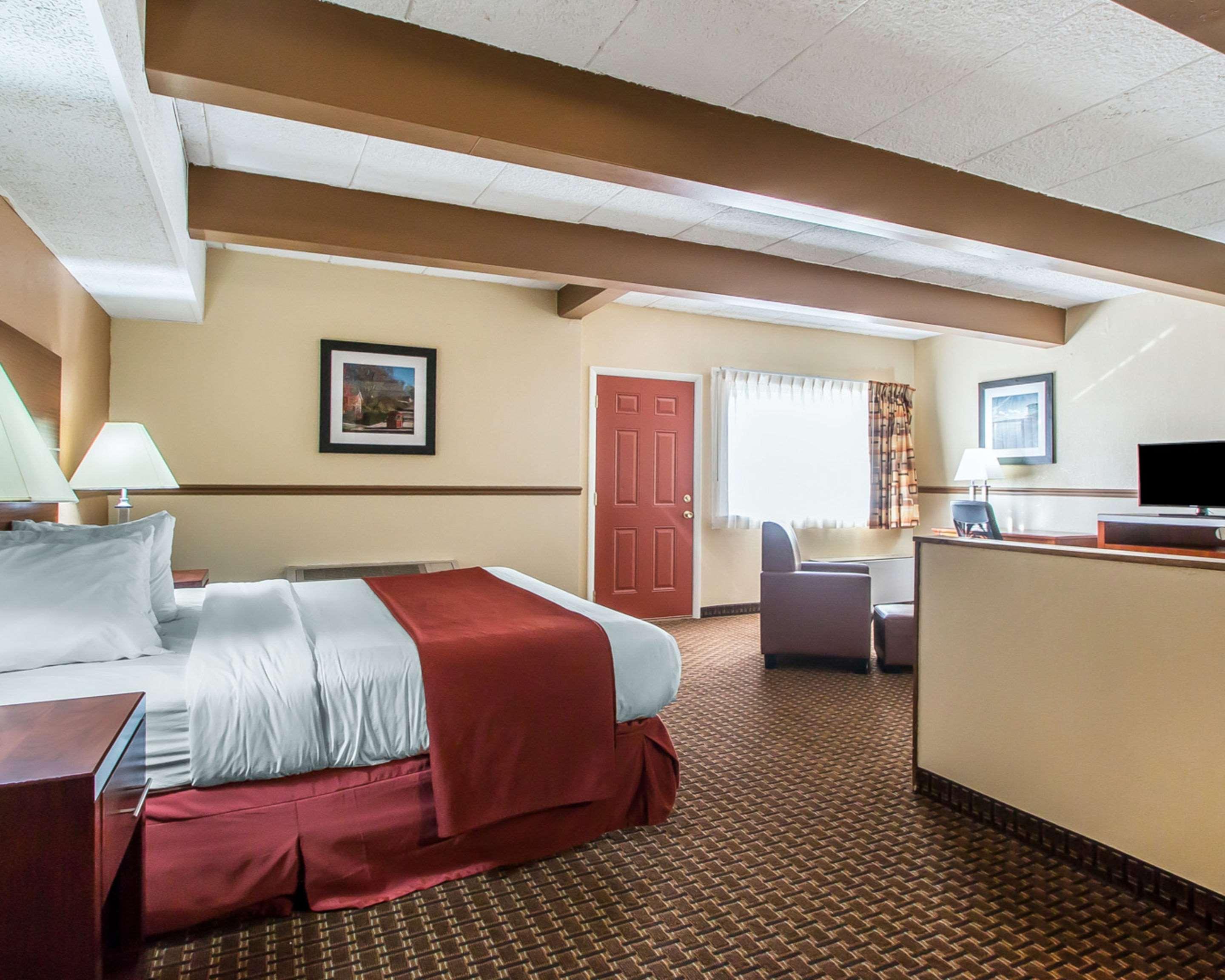 Quality Inn East Dubuque Экстерьер фото