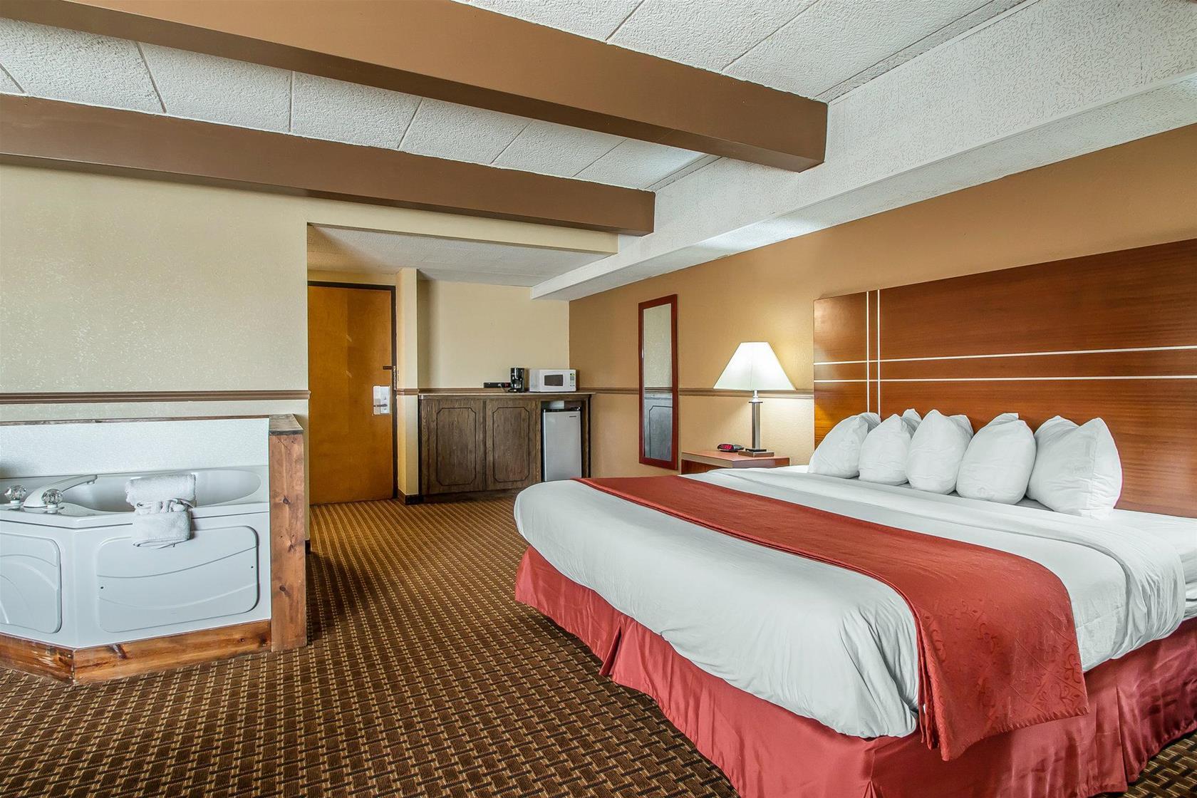 Quality Inn East Dubuque Экстерьер фото