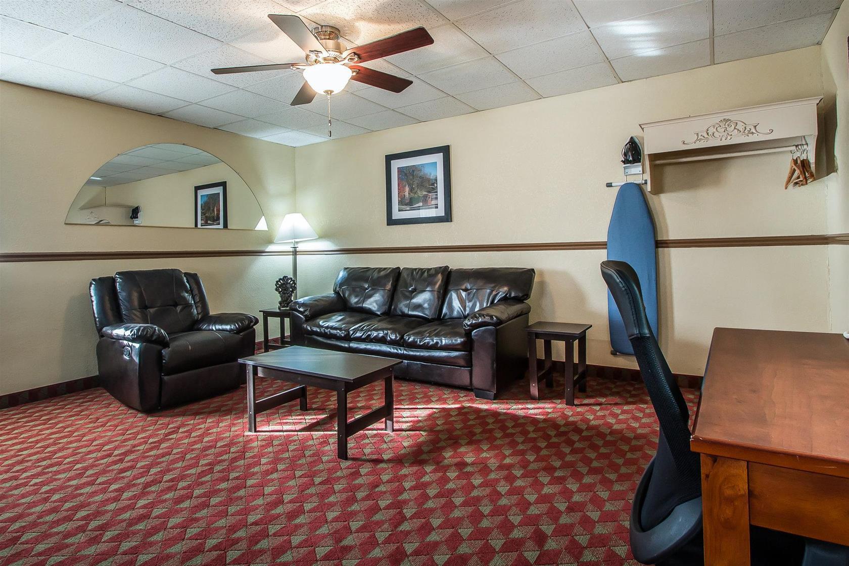 Quality Inn East Dubuque Экстерьер фото