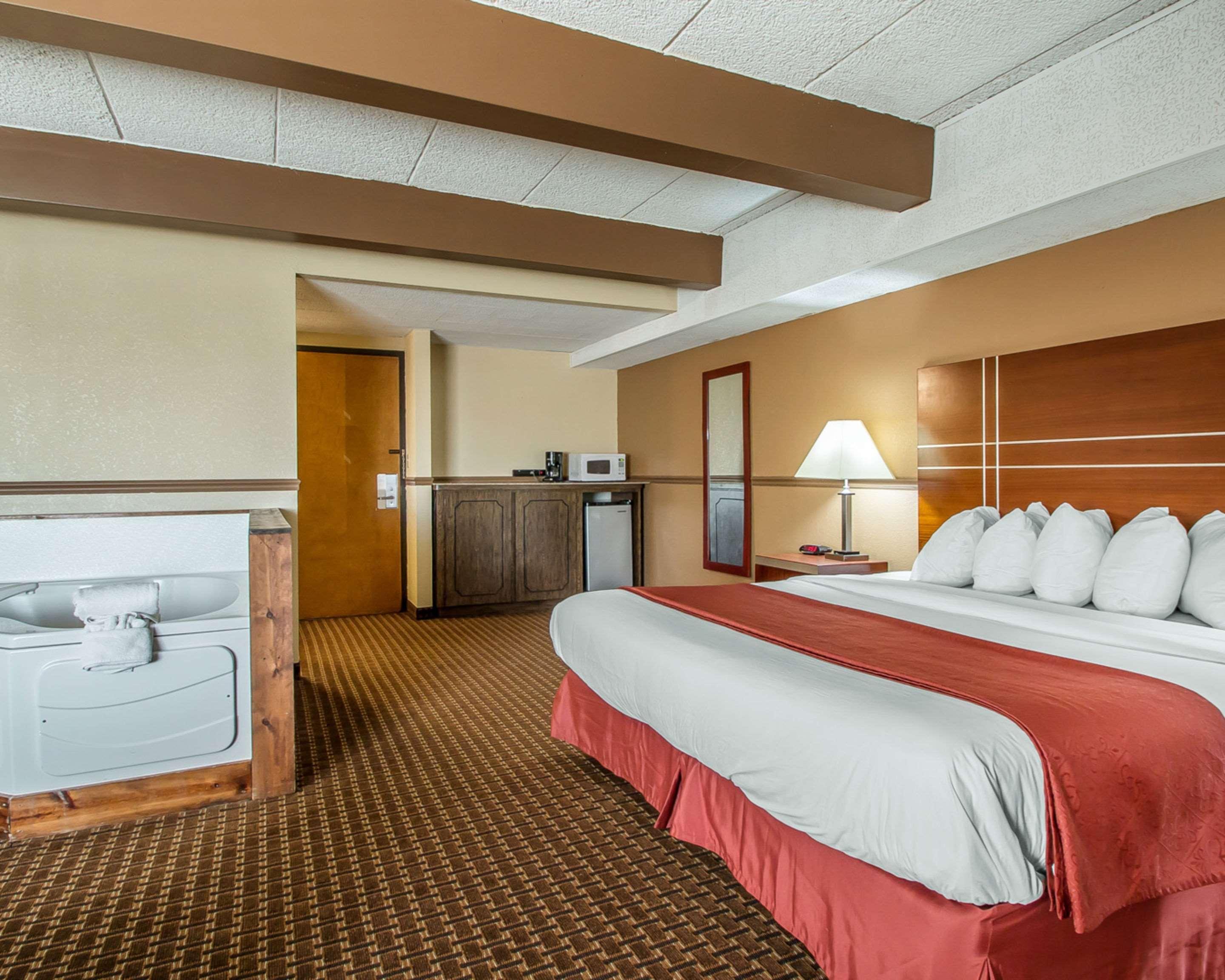 Quality Inn East Dubuque Экстерьер фото