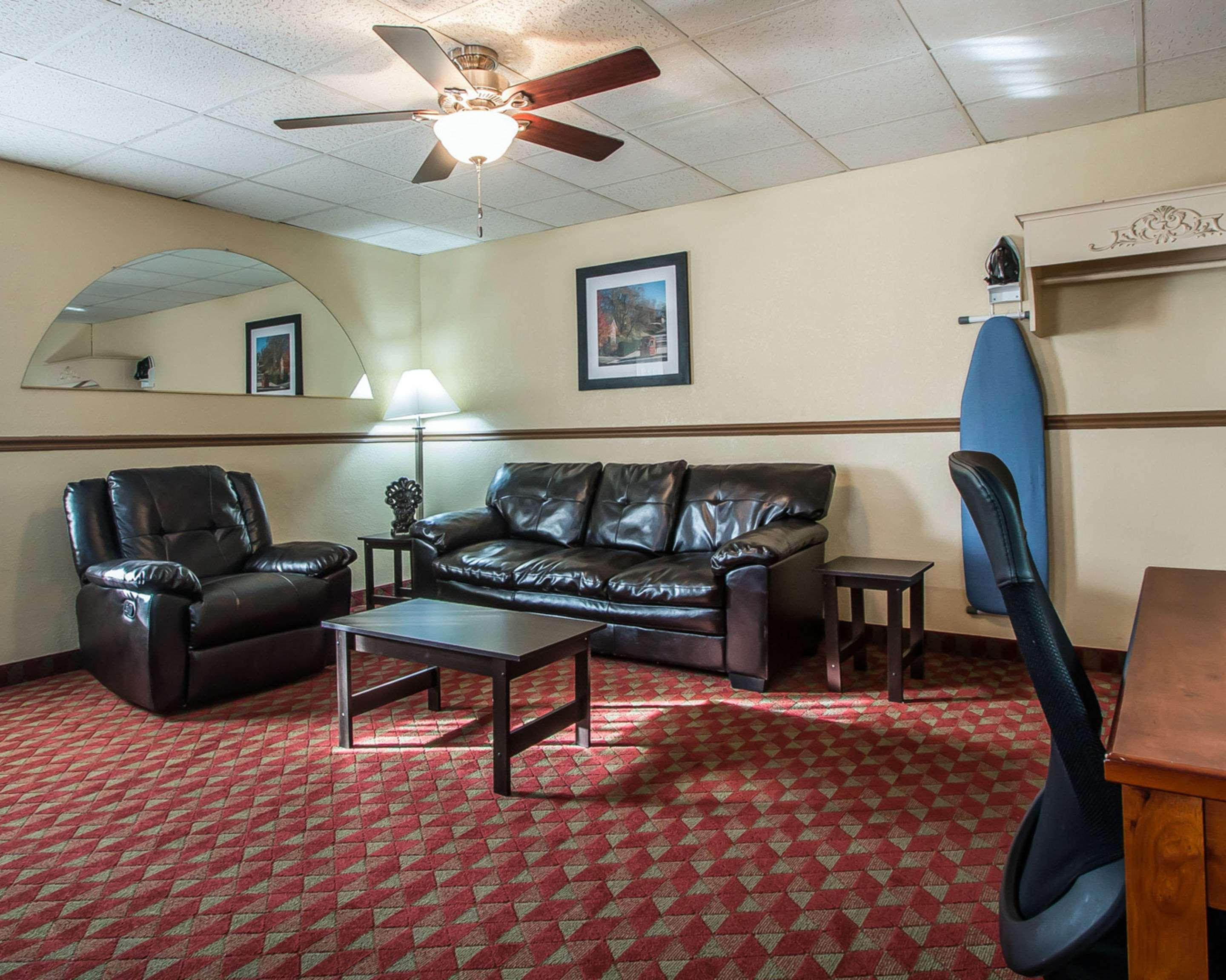 Quality Inn East Dubuque Экстерьер фото
