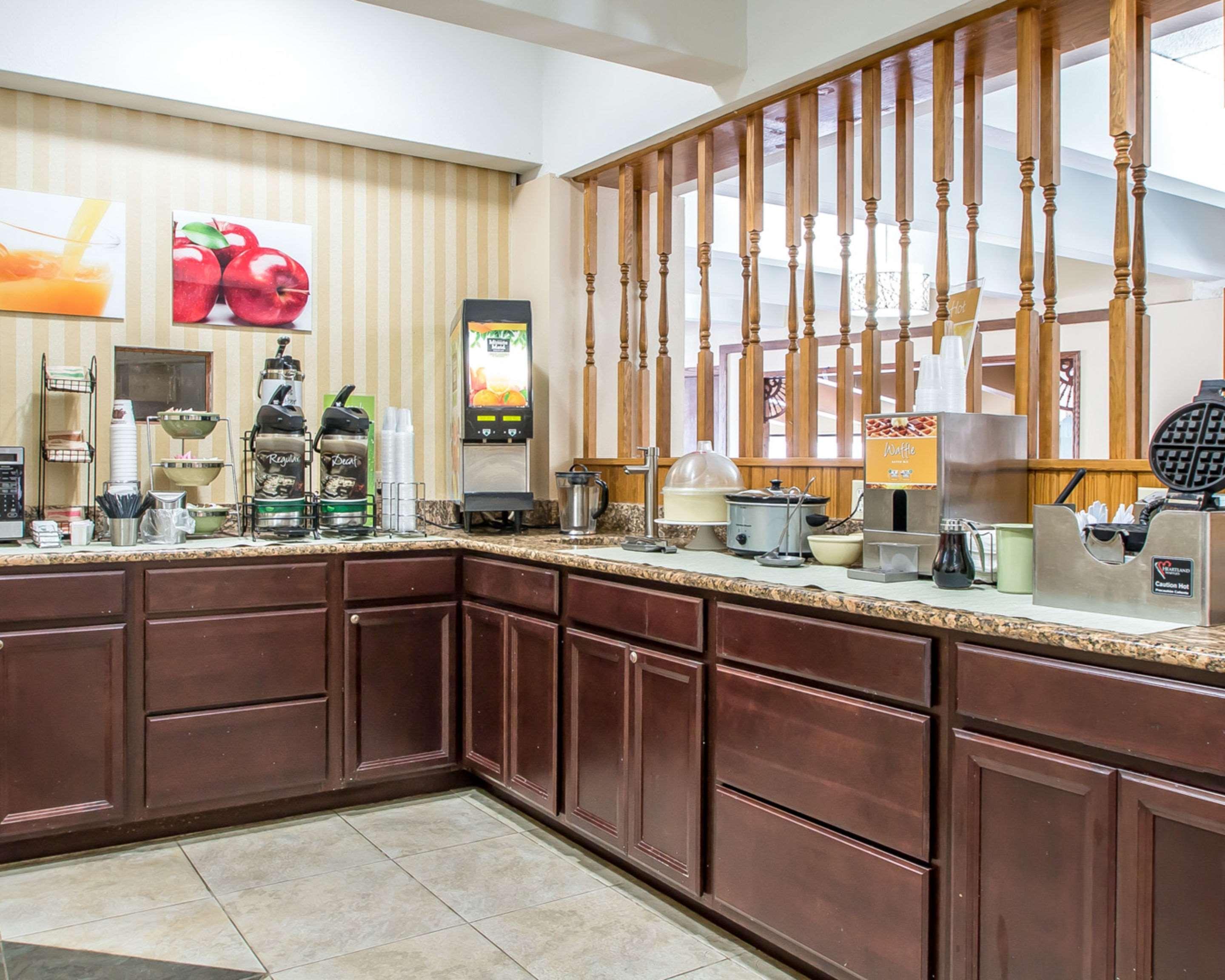 Quality Inn East Dubuque Экстерьер фото