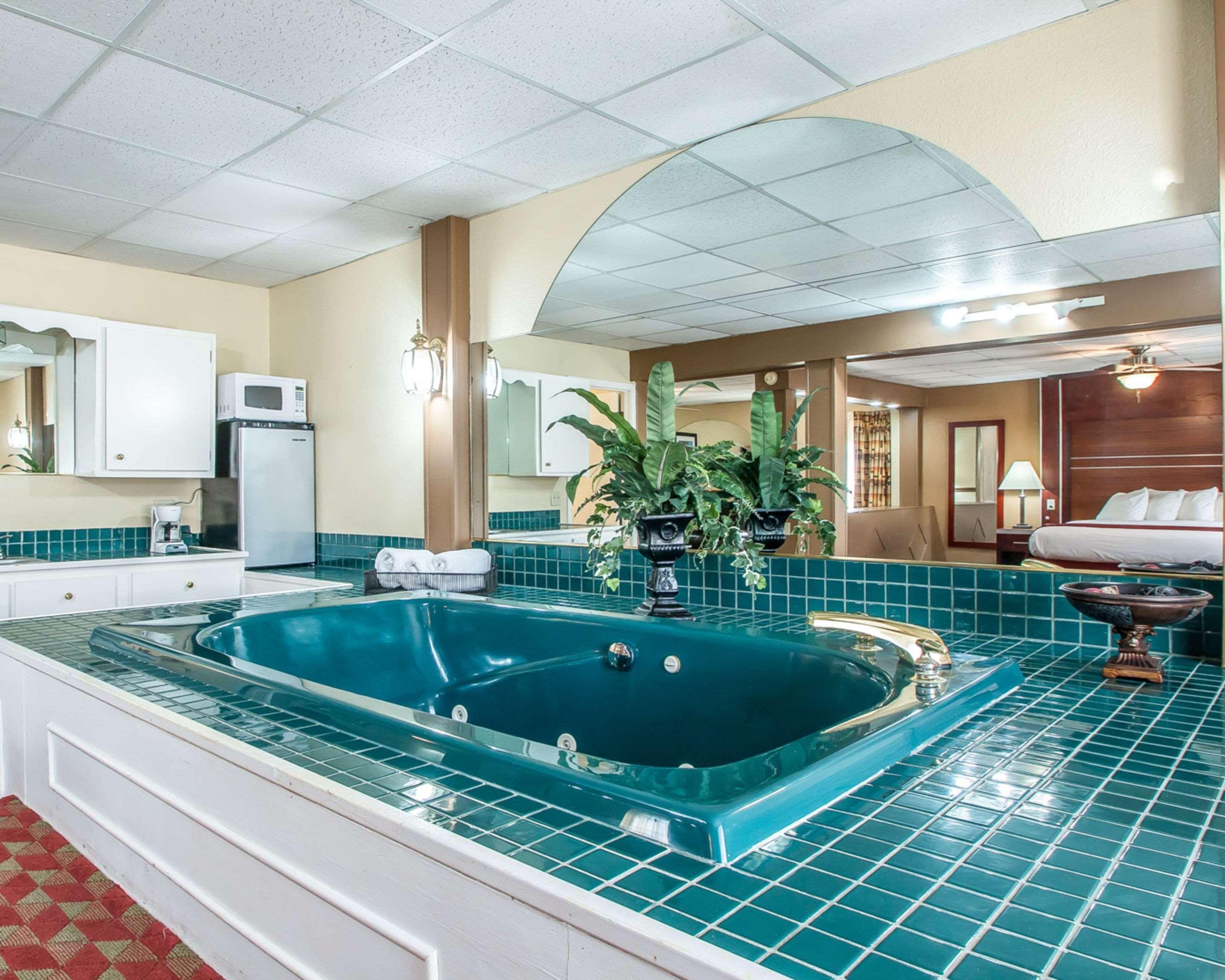 Quality Inn East Dubuque Экстерьер фото