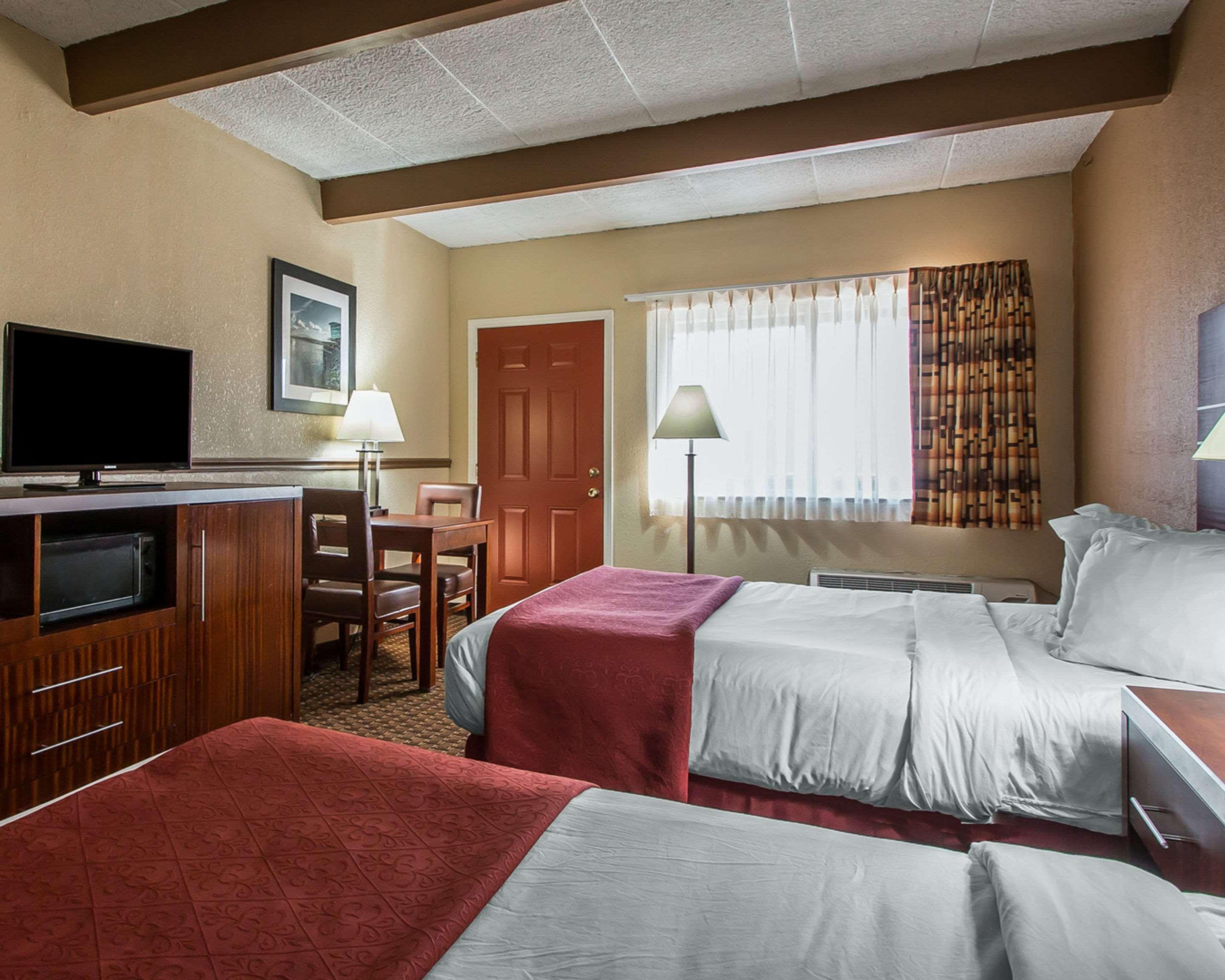 Quality Inn East Dubuque Экстерьер фото