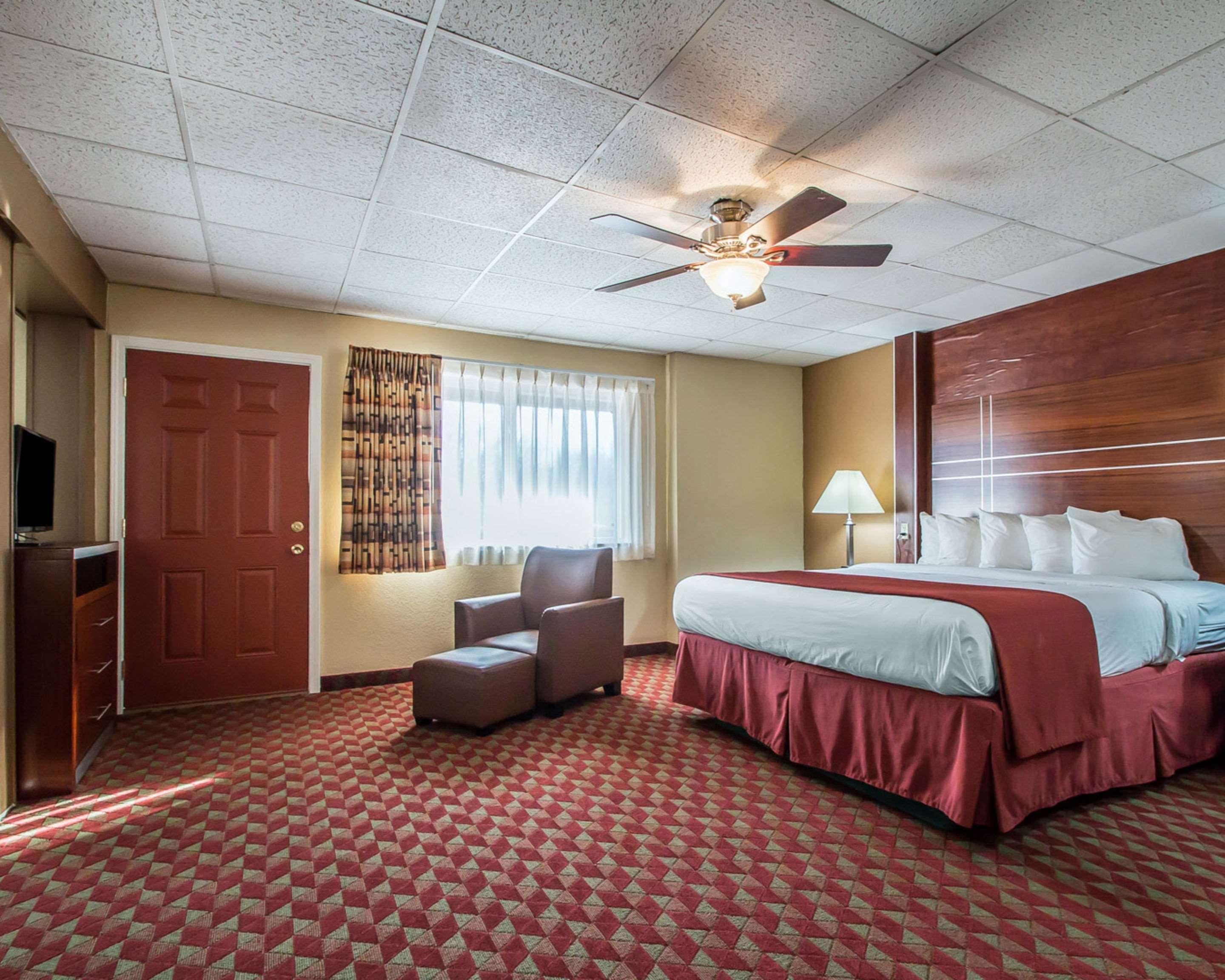 Quality Inn East Dubuque Экстерьер фото