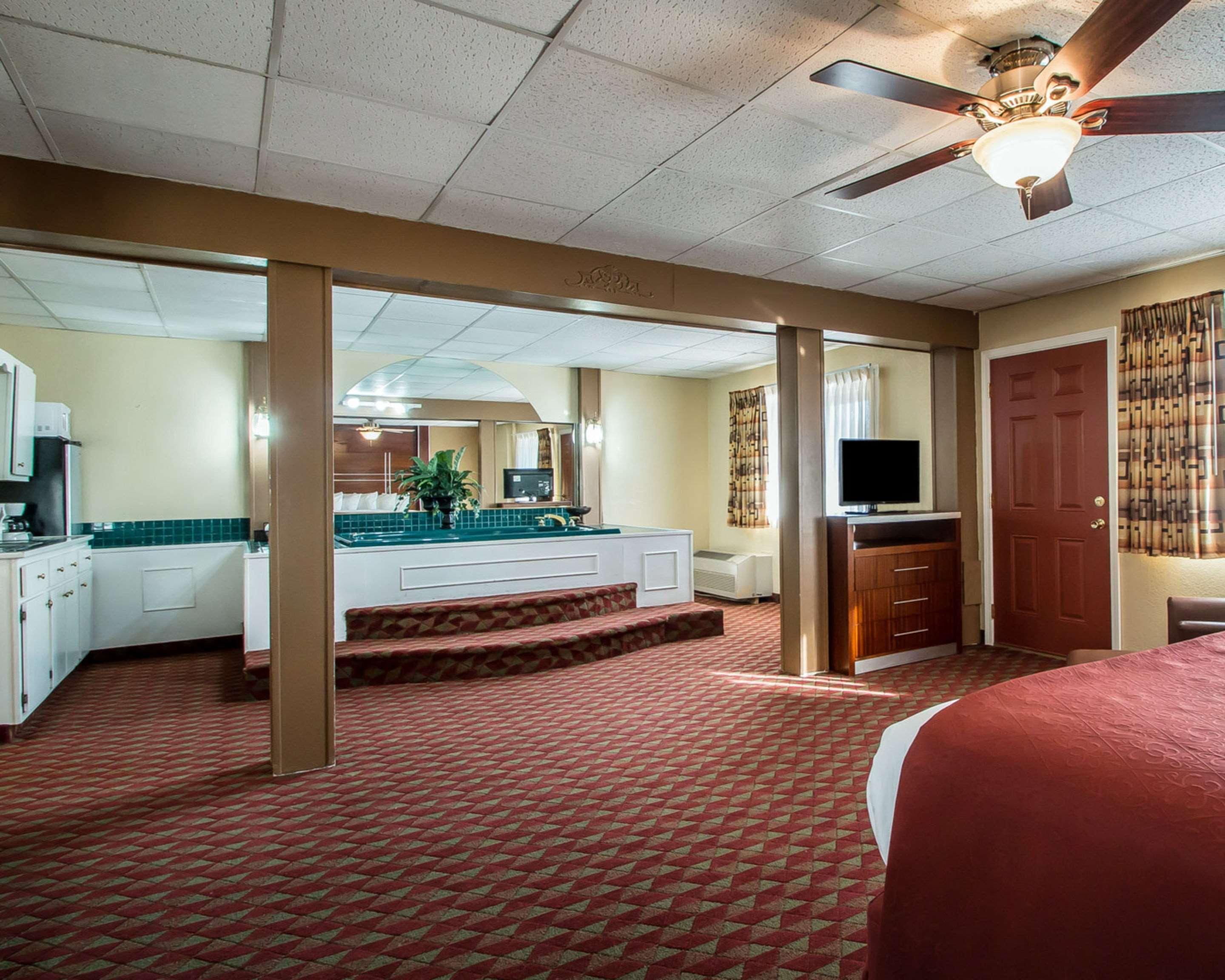 Quality Inn East Dubuque Экстерьер фото