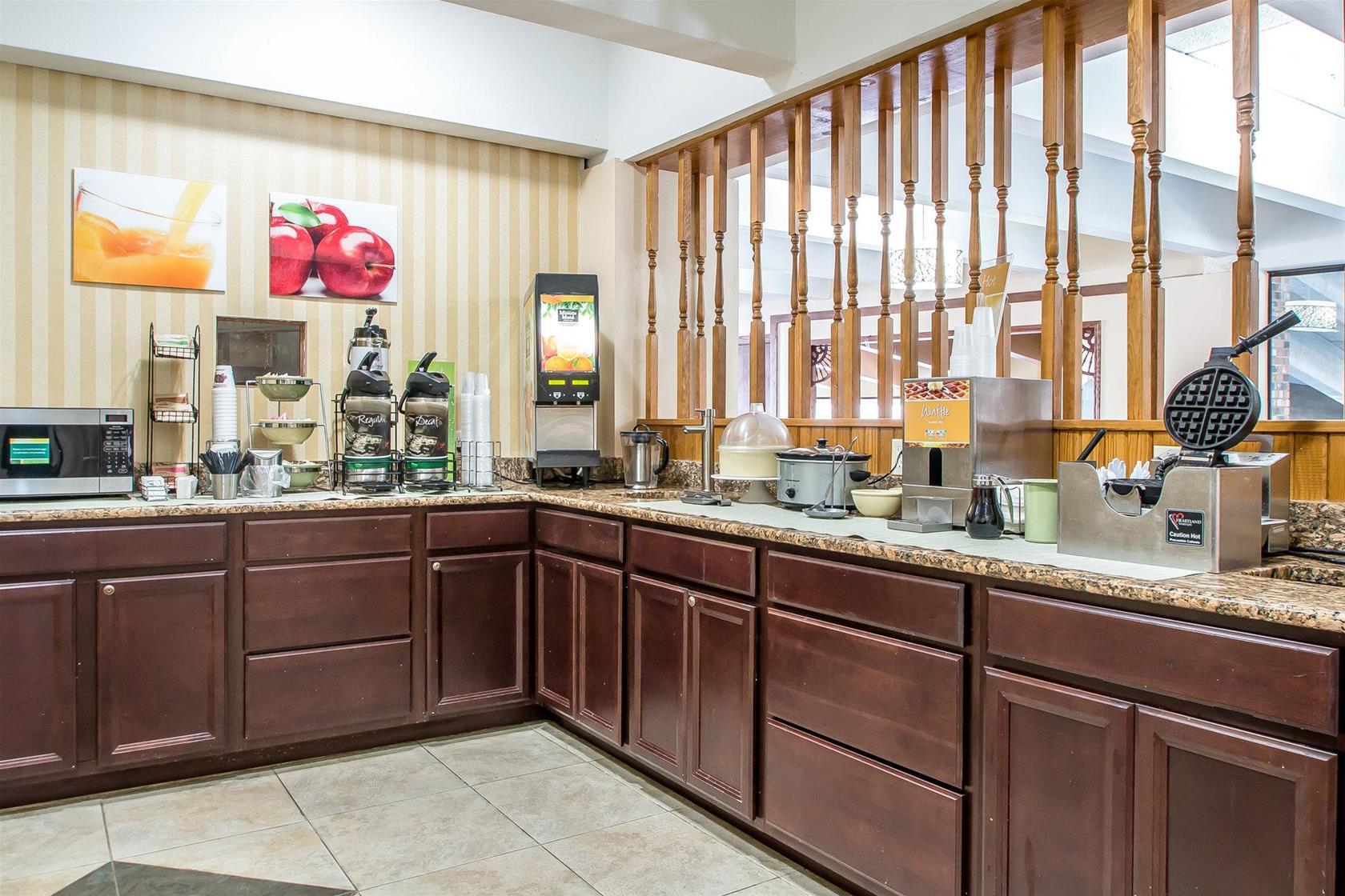 Quality Inn East Dubuque Экстерьер фото