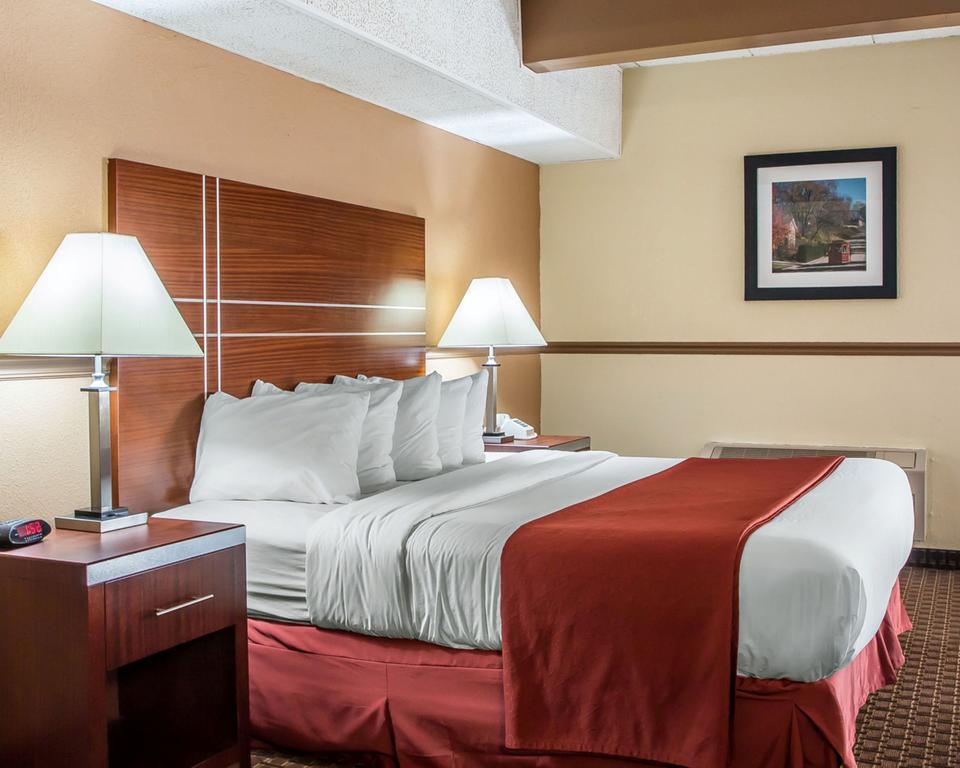 Quality Inn East Dubuque Экстерьер фото