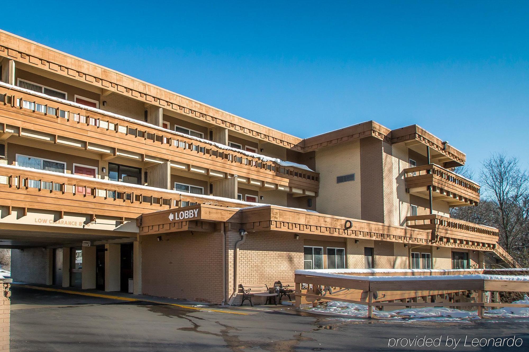 Quality Inn East Dubuque Экстерьер фото