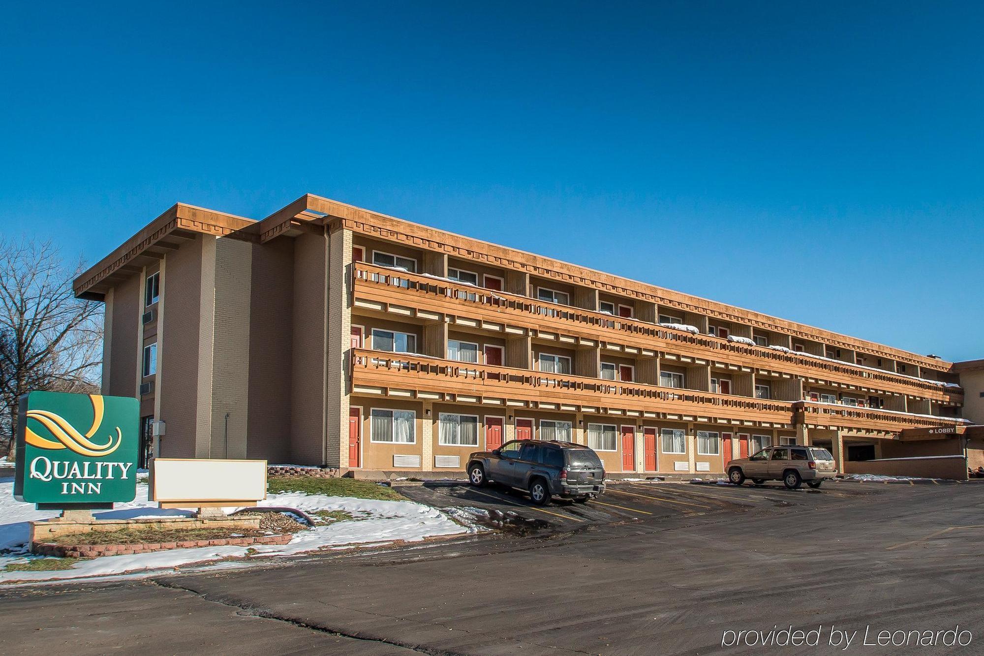 Quality Inn East Dubuque Экстерьер фото