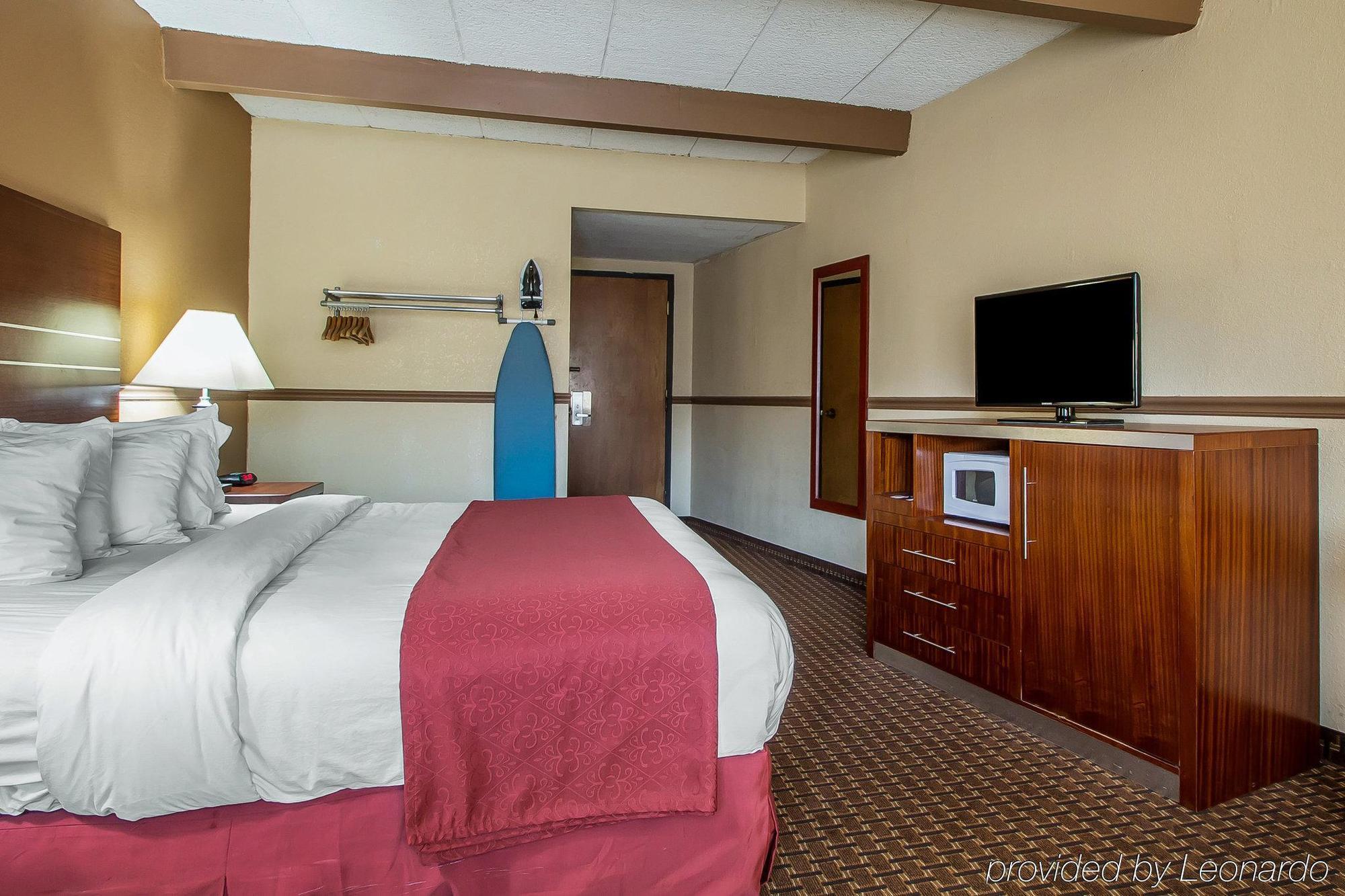 Quality Inn East Dubuque Экстерьер фото