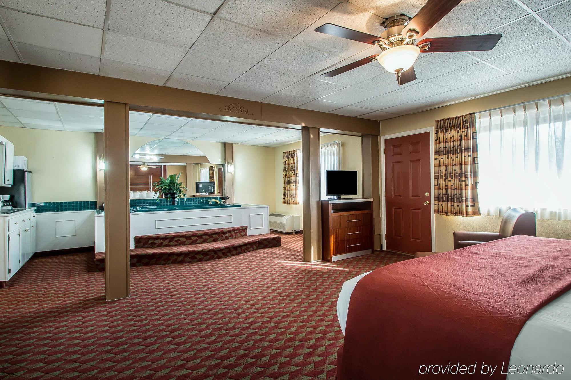 Quality Inn East Dubuque Экстерьер фото