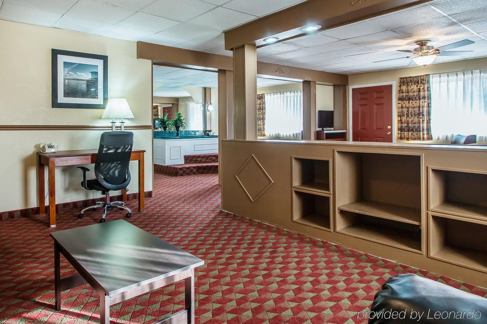 Quality Inn East Dubuque Экстерьер фото