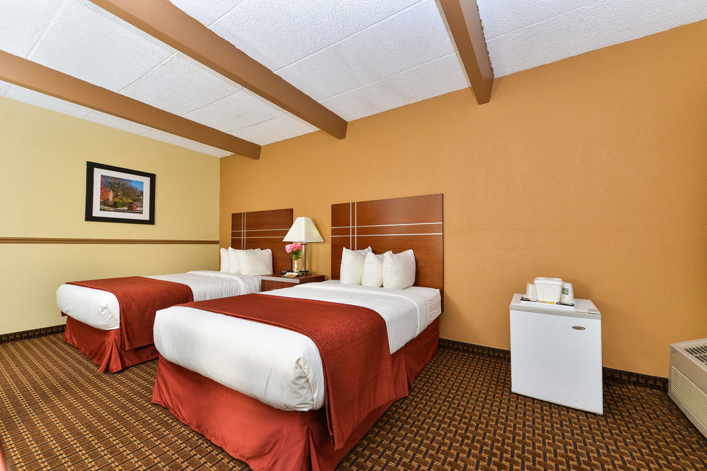 Quality Inn East Dubuque Экстерьер фото