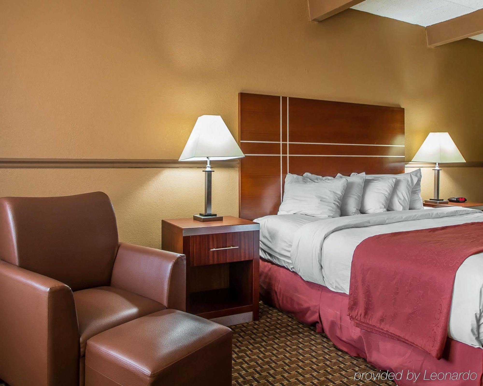 Quality Inn East Dubuque Экстерьер фото