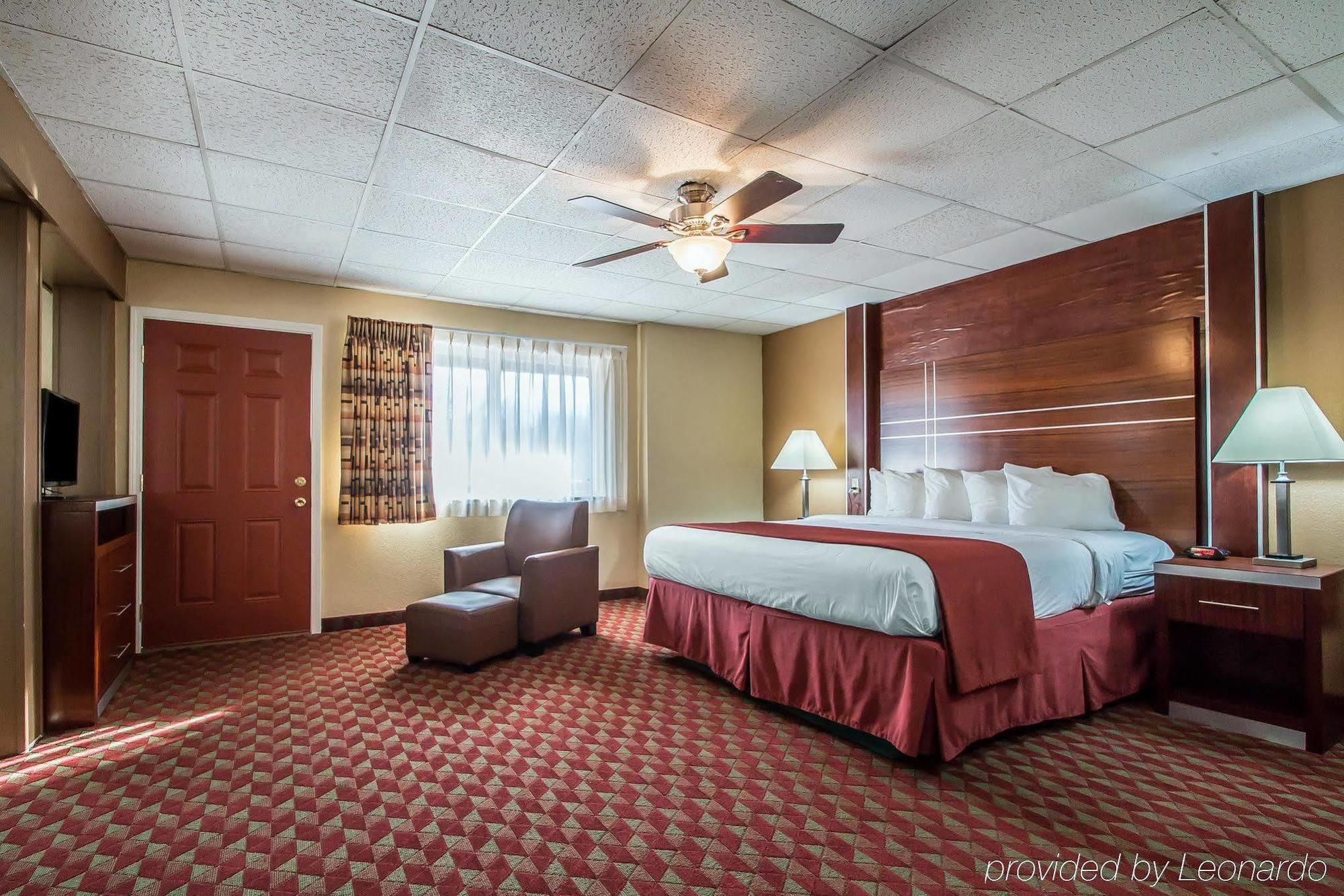 Quality Inn East Dubuque Экстерьер фото