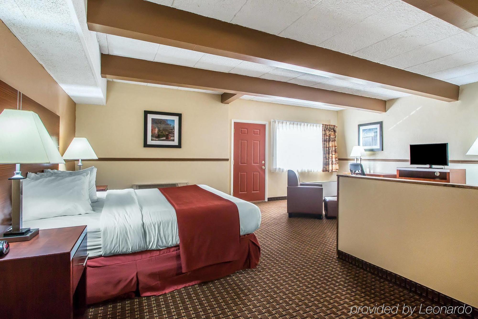 Quality Inn East Dubuque Экстерьер фото