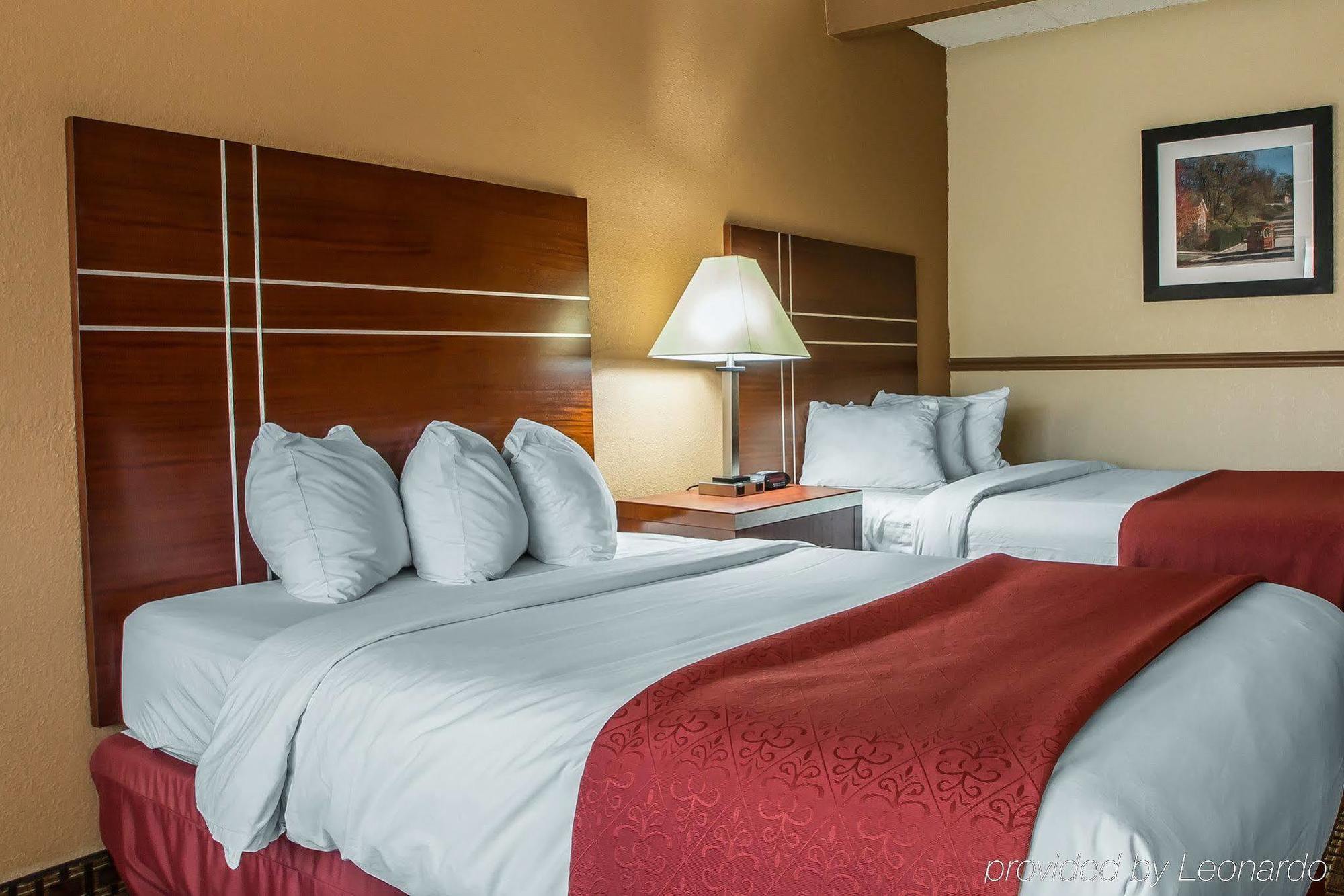 Quality Inn East Dubuque Экстерьер фото