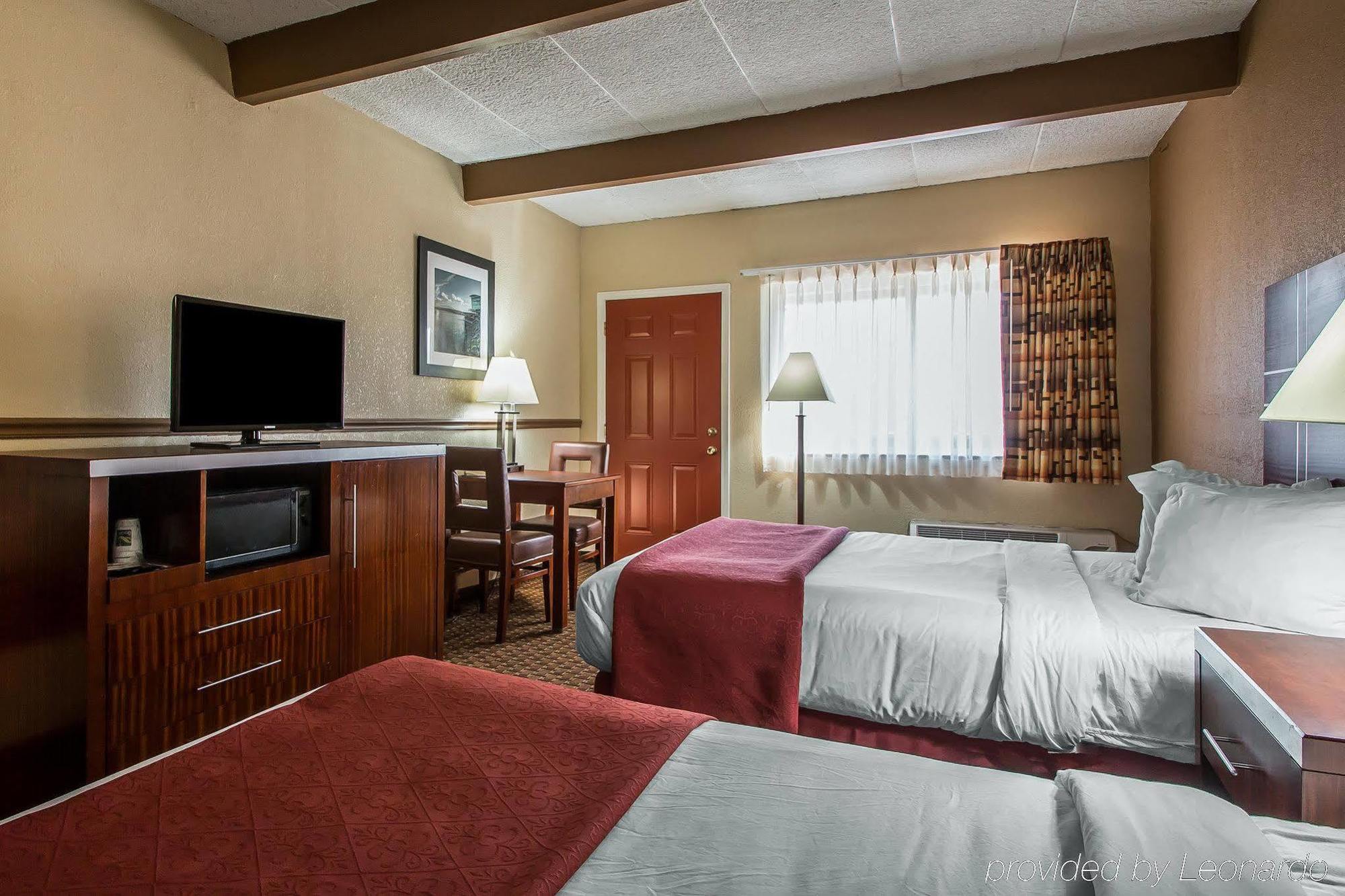 Quality Inn East Dubuque Экстерьер фото