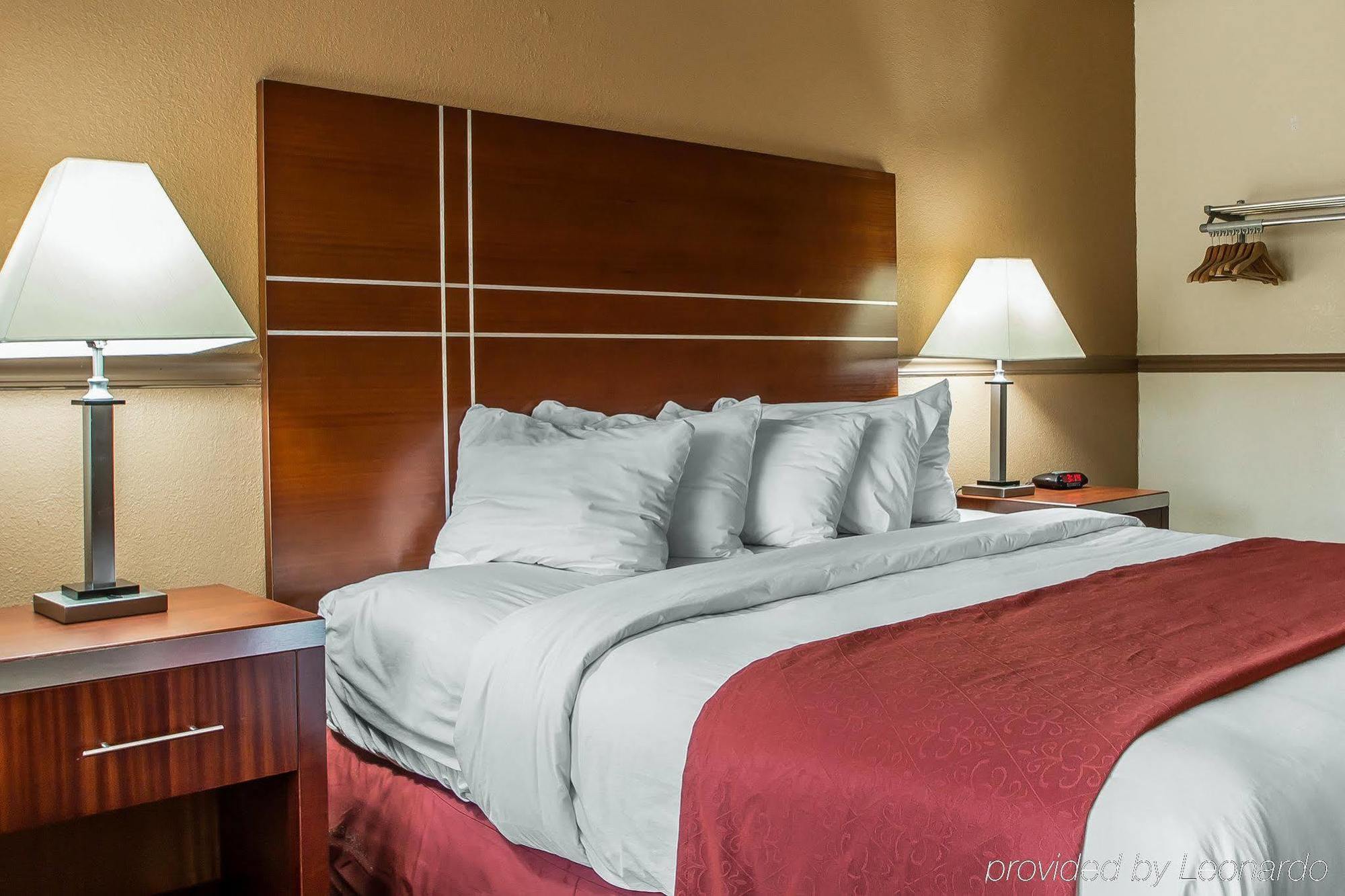 Quality Inn East Dubuque Экстерьер фото
