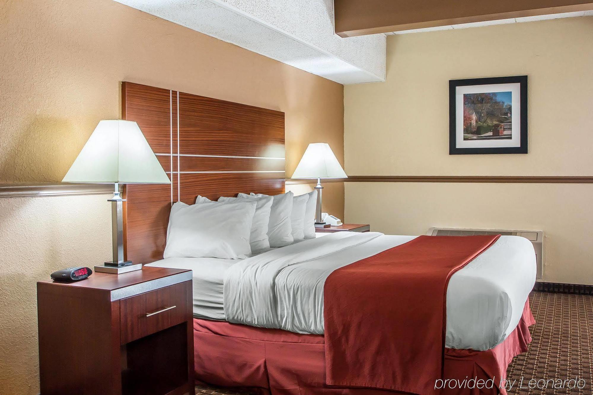 Quality Inn East Dubuque Экстерьер фото