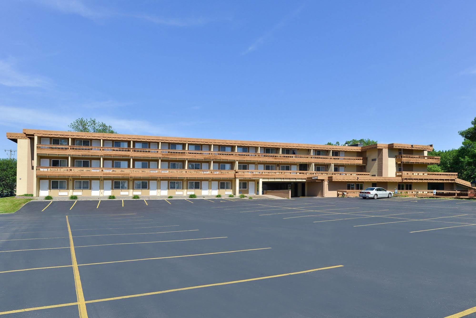 Quality Inn East Dubuque Экстерьер фото
