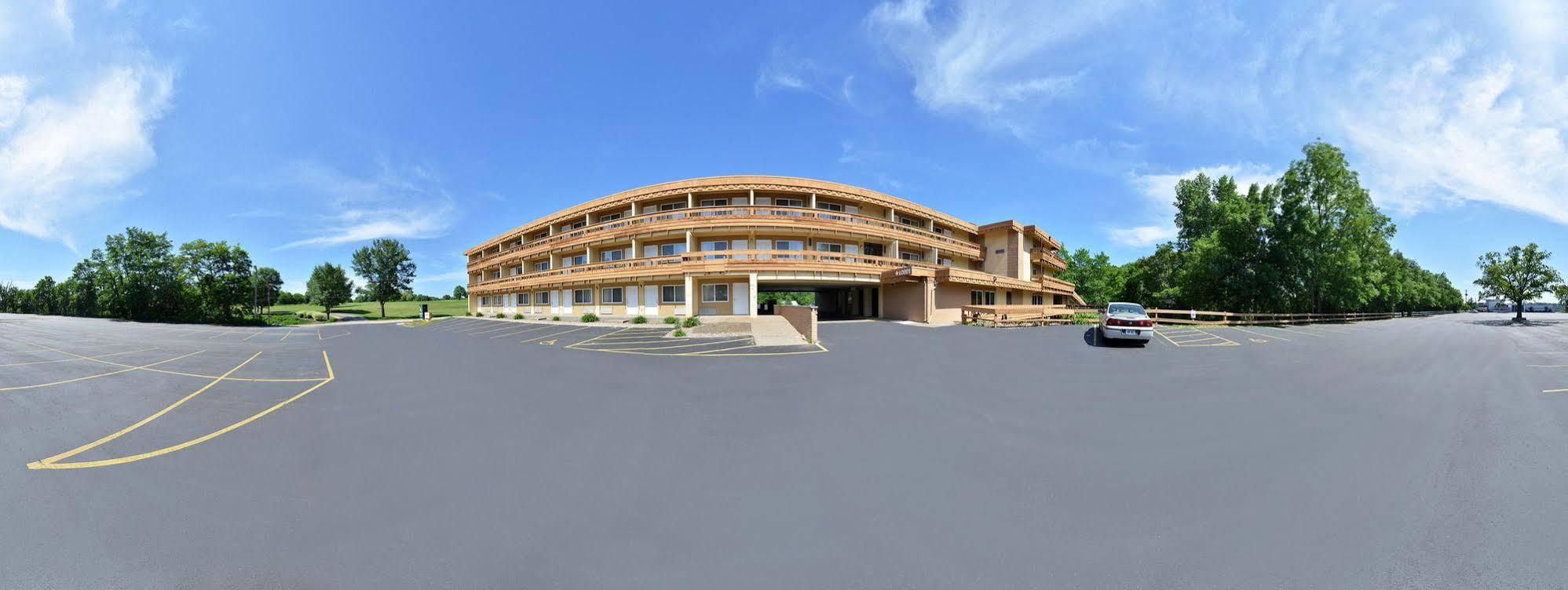Quality Inn East Dubuque Экстерьер фото
