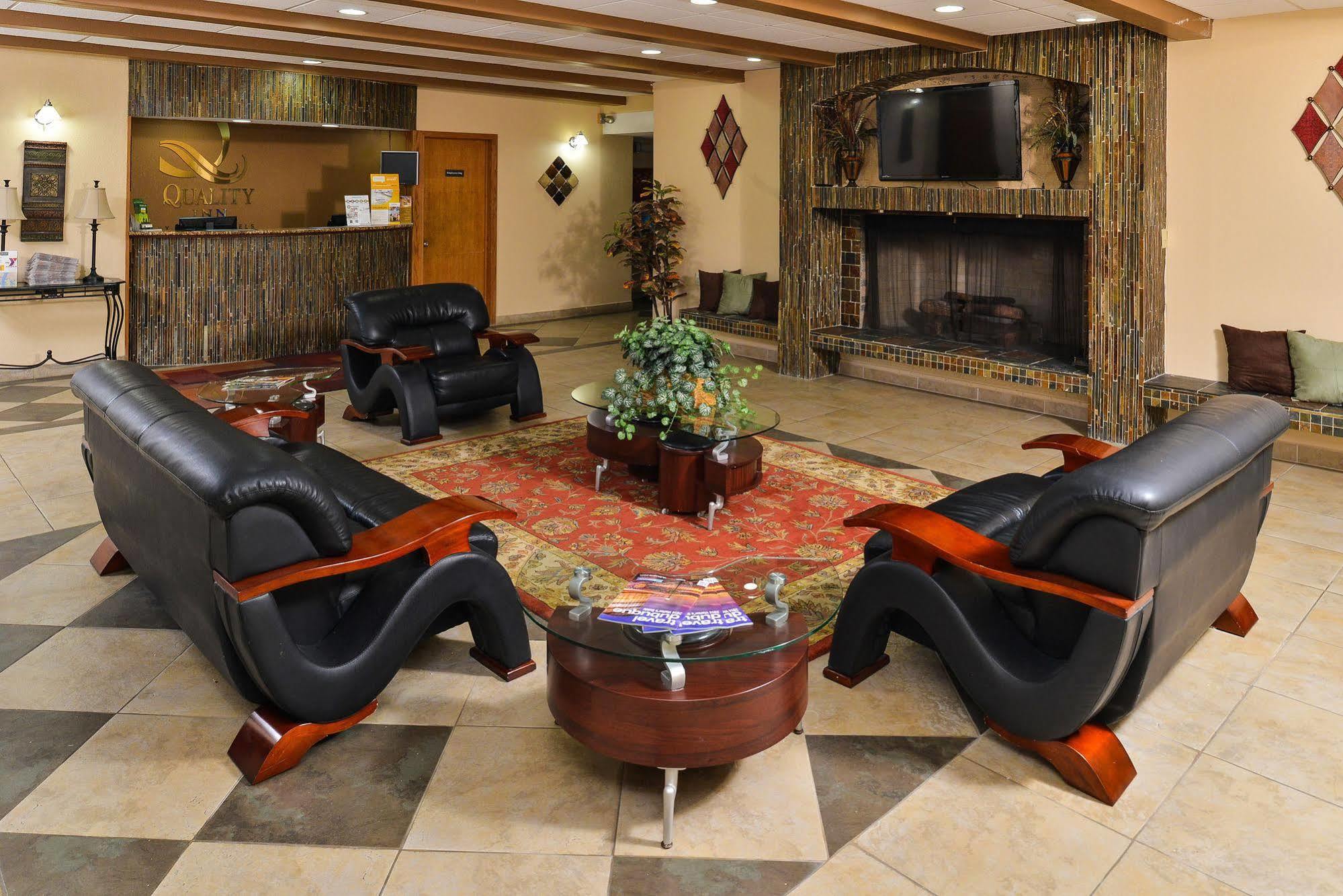 Quality Inn East Dubuque Экстерьер фото