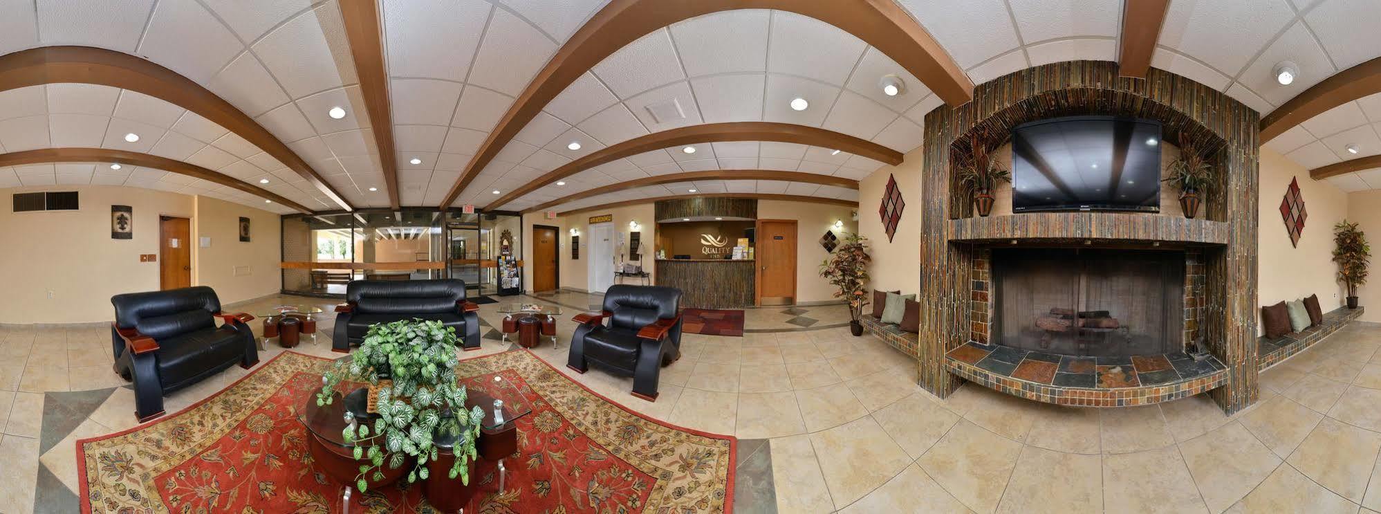 Quality Inn East Dubuque Экстерьер фото
