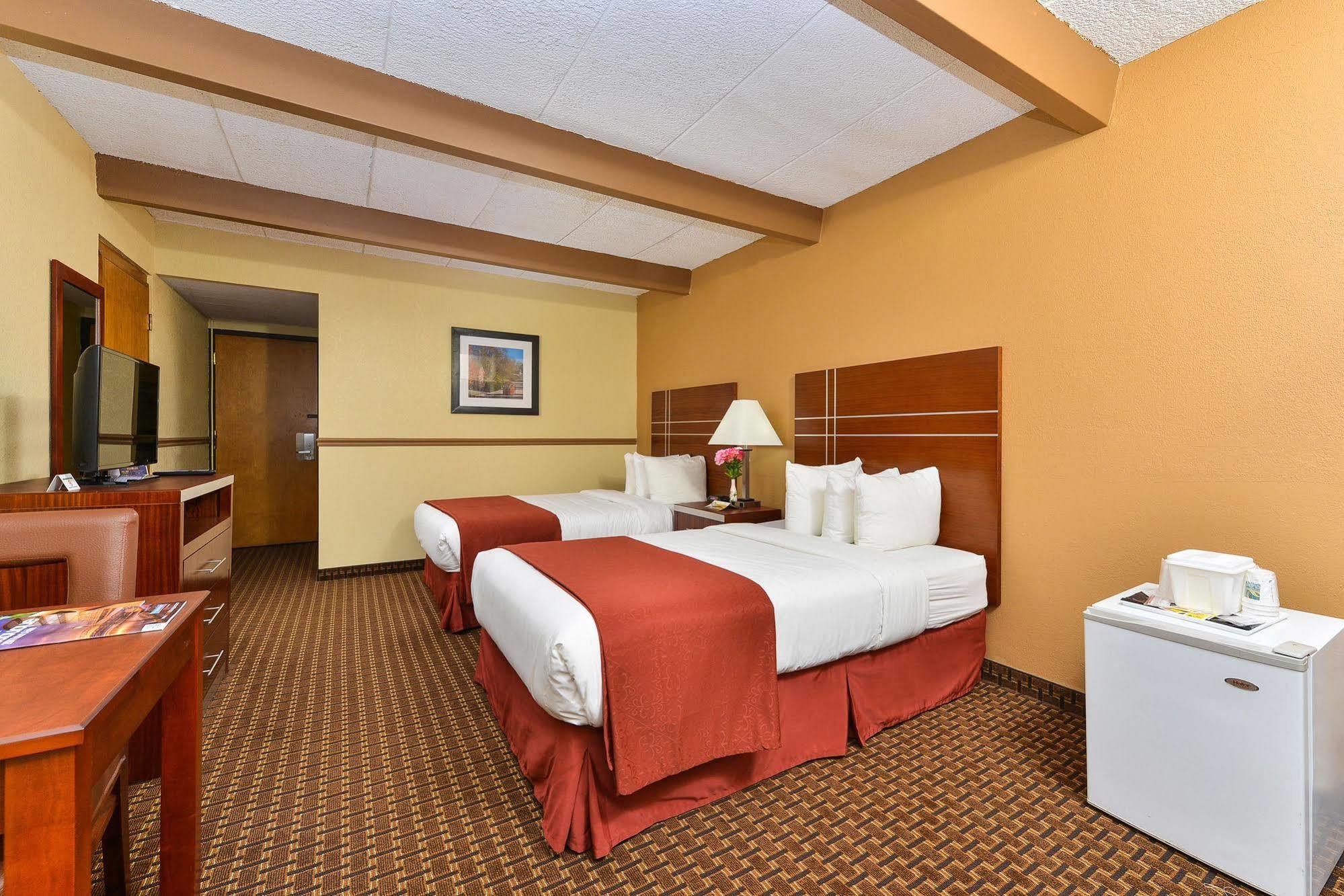Quality Inn East Dubuque Экстерьер фото